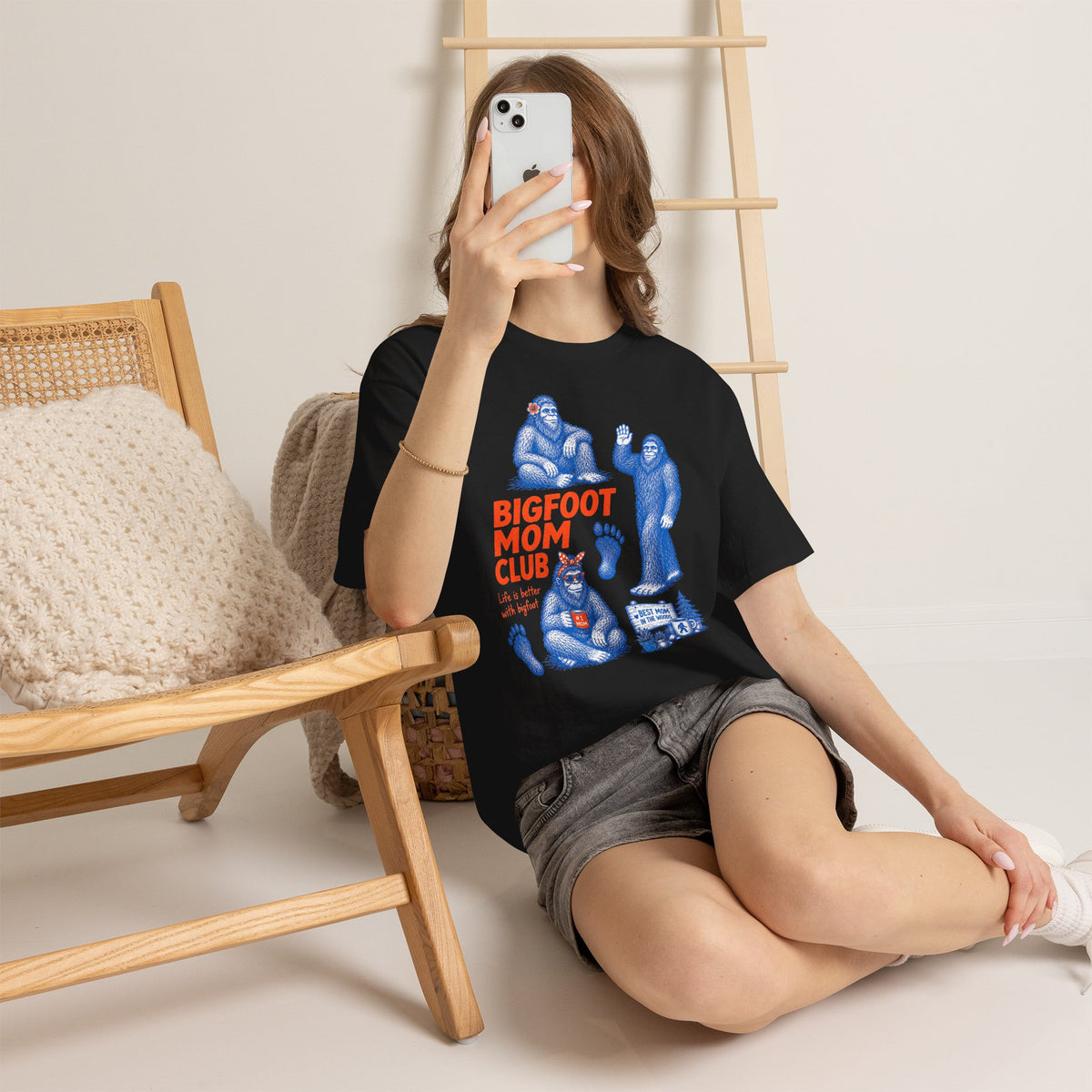 Bigfoot Mom Club T-Shirt – Funny Sasquatch Mom Vintage Graphic Tee