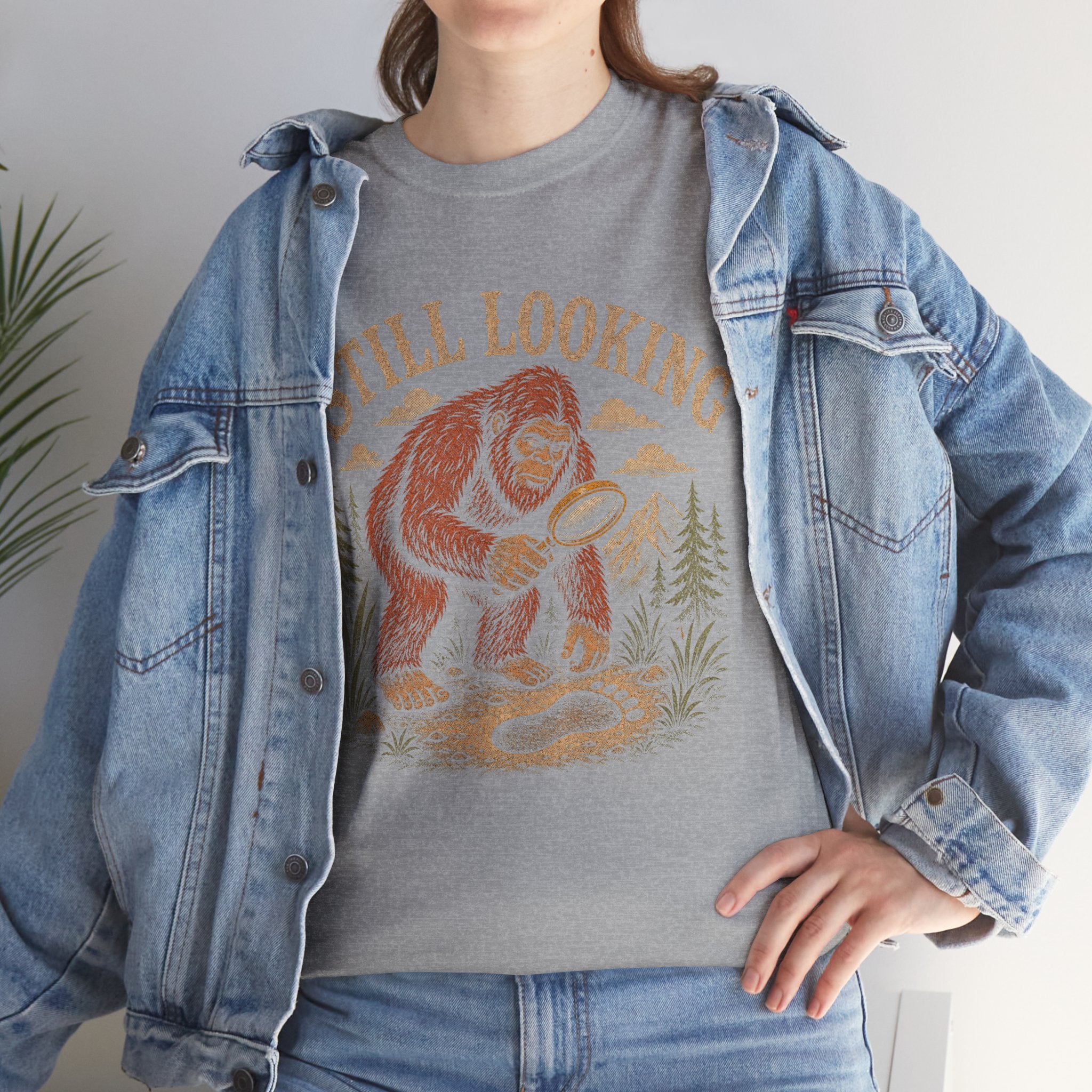 Funny Bigfoot Detective T-Shirt – Still Looking Vintage Graphic Tee