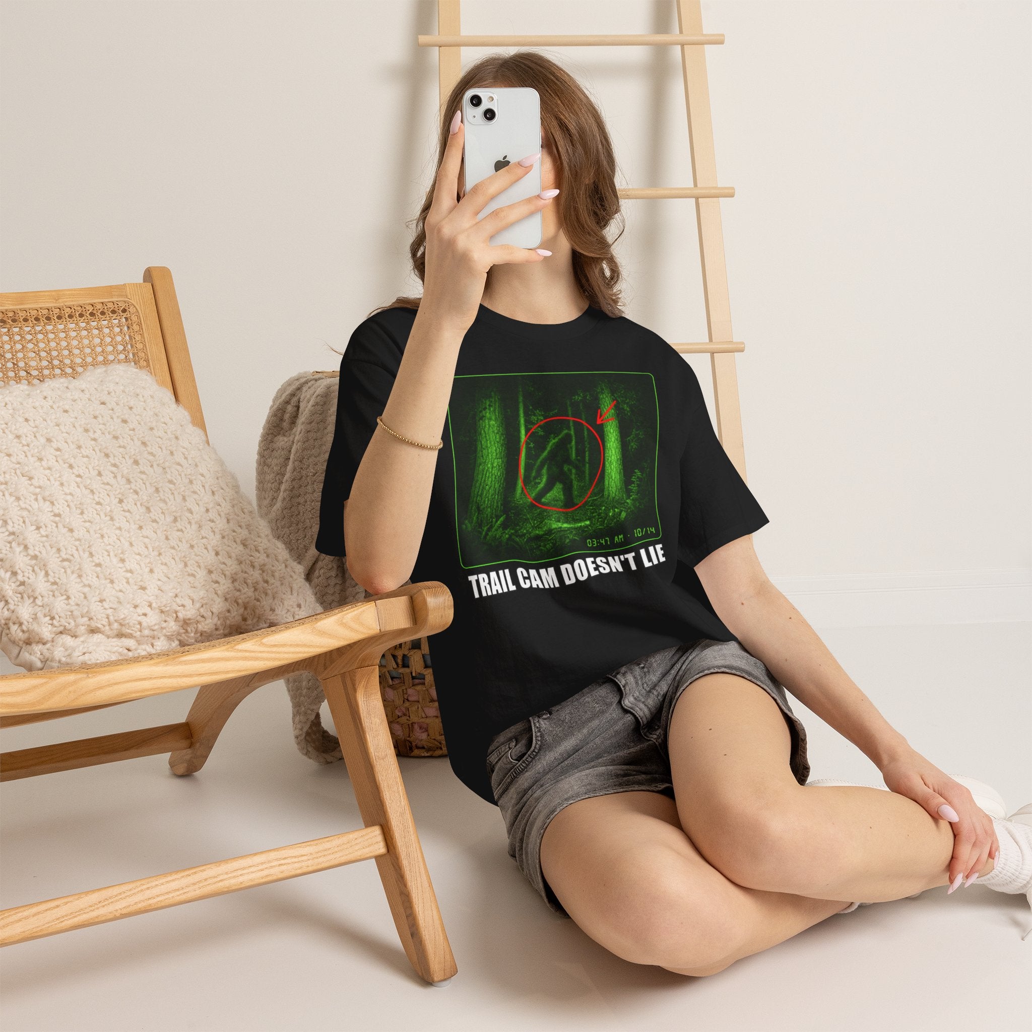 Funny Bigfoot Night Vision T-Shirt – Trail Cam Doesn't Lie Graphic Tee