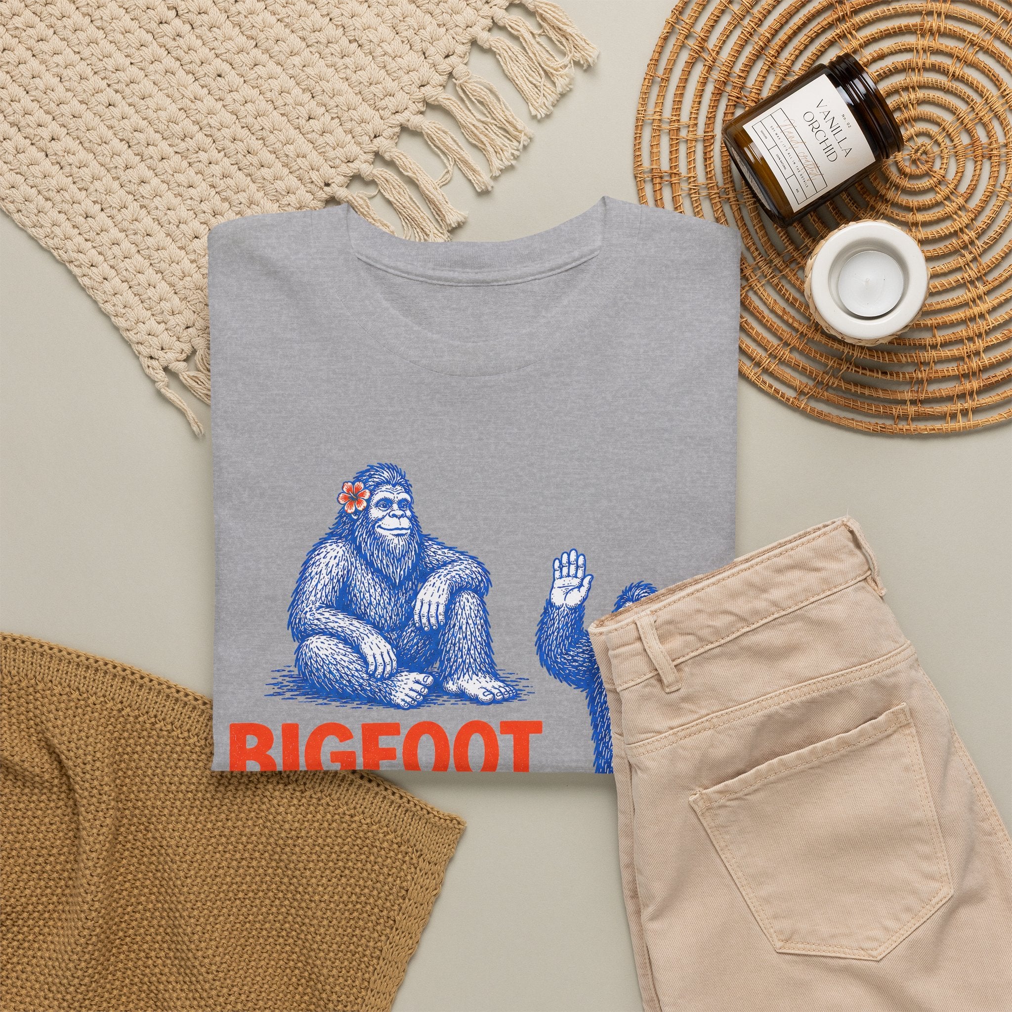 Bigfoot Mom Club T-Shirt – Funny Sasquatch Mom Vintage Graphic Tee